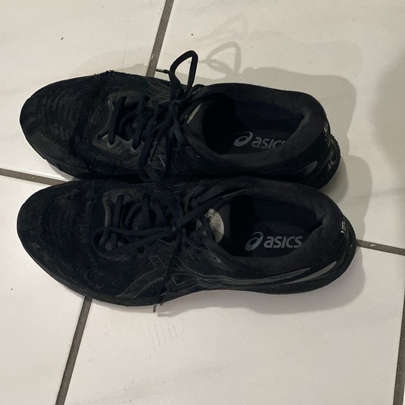 Black ASICS - Picture 2 of 4